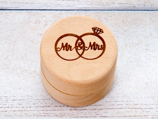 Round Ring Box engraved 'Mr & Mrs' Round Ring Box engraved 'Mr & Mrs'